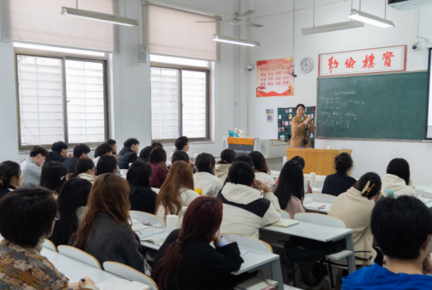 为学子们供给更多的助学支撑构建一个多元共治的现代教育管理