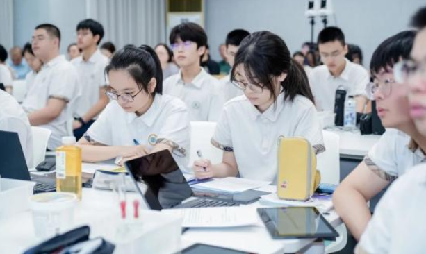 让前沿观点碰撞将为整个学术季的系列研讨拉开精彩前奏 让前沿观点碰撞将为整个学术季的系列研讨拉开精彩前奏