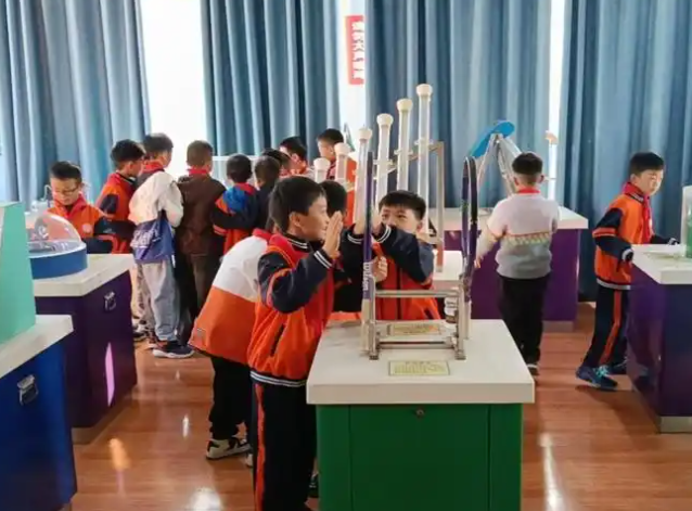 只有当立异实践成为学校常态科学思想成为每个孩子的根本本质 只有当立异实践成为学校常态科学思想成为每个孩子的根本本质